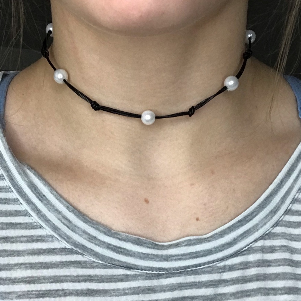 Pearl chocker